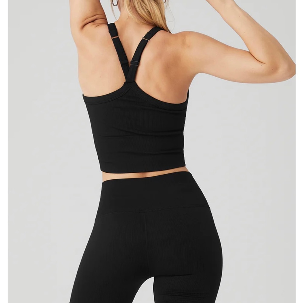 seamless-ribbed-favorite-bra-tank-black